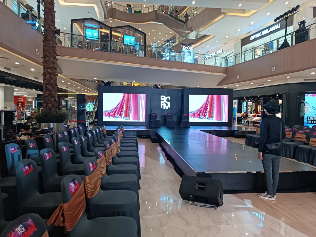 LED screen panggung fashion show di mal - Nusa Rental
