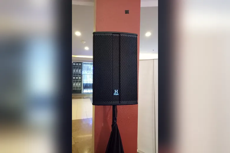 Speaker Hüper dengan tripod stand