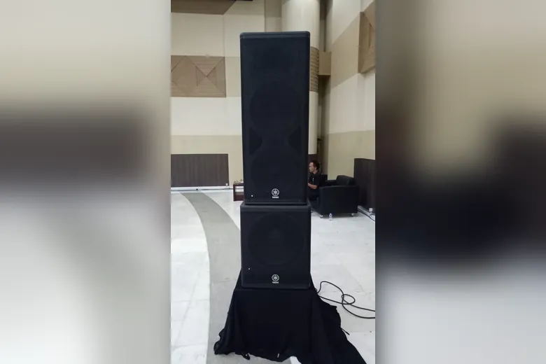 Speaker Yamaha dan subwoofer di ballroom - Nusa Rental