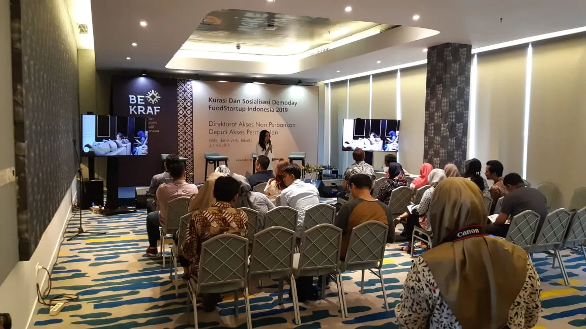 Pemasangan TV stand untuk seminar di hotel, Jakarta - Nusa Rental
