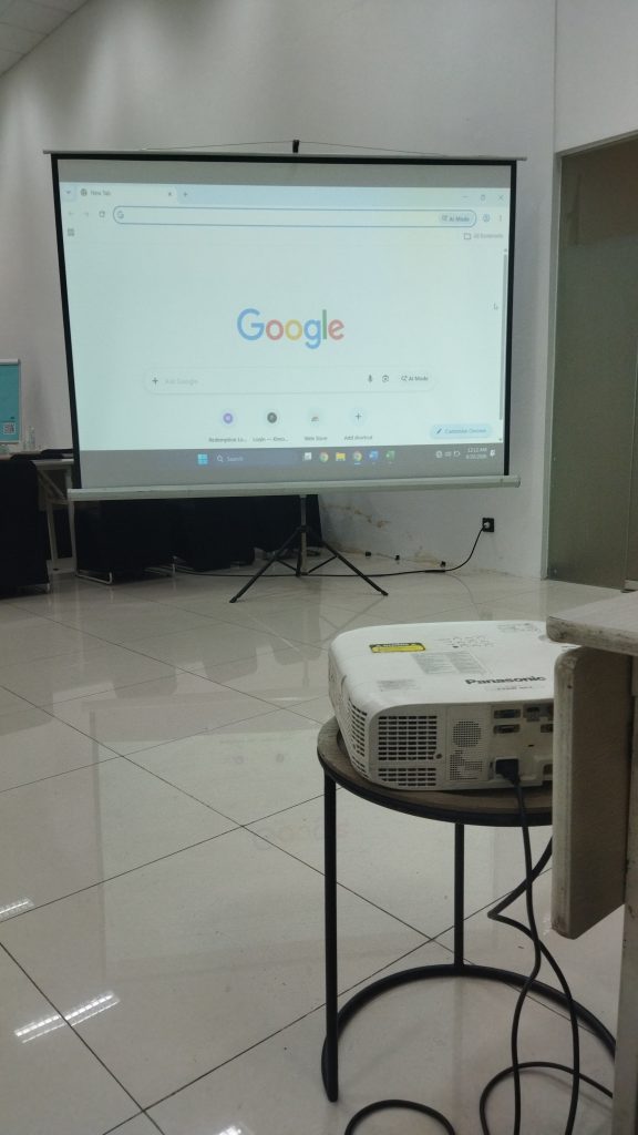 Sewa proyektor dan layar screen untuk acara meeting dan seminar di Jakarta - Nusarental