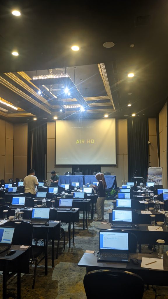 Sewa laptop puluhan unit untuk ujian dan training di ballroom hotel Jakarta